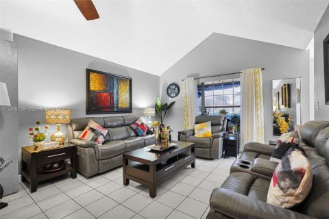 Villa ou maison à vendre à Miami, Floride: 3 chambres, 131.92 m2 № 2004813 - photo 6