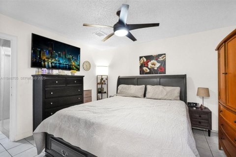 Villa ou maison à vendre à Miami, Floride: 3 chambres, 131.92 m2 № 2004813 - photo 22