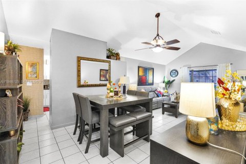 Villa ou maison à vendre à Miami, Floride: 3 chambres, 131.92 m2 № 2004813 - photo 8