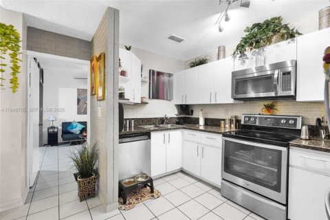 Villa ou maison à vendre à Miami, Floride: 3 chambres, 131.92 m2 № 2004813 - photo 12