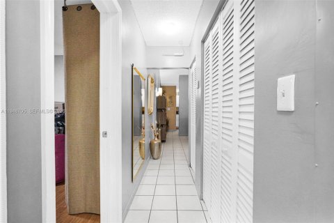 Villa ou maison à vendre à Miami, Floride: 3 chambres, 131.92 m2 № 2004813 - photo 27