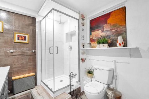 Villa ou maison à vendre à Miami, Floride: 3 chambres, 131.92 m2 № 2004813 - photo 18