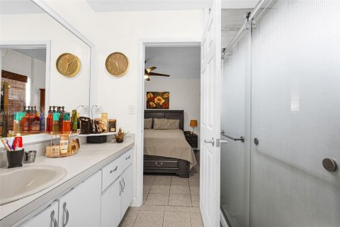 Villa ou maison à vendre à Miami, Floride: 3 chambres, 131.92 m2 № 2004813 - photo 25