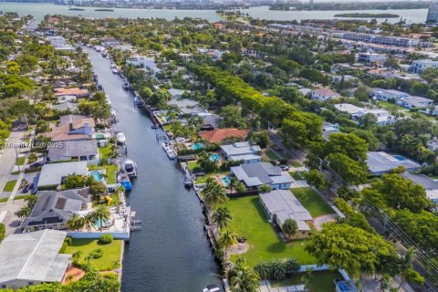Villa ou maison à vendre à North Miami, Floride: 3 chambres, 181.16 m2 № 2182552 - photo 2