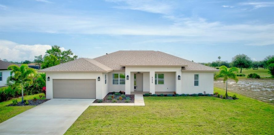 House in Sebring, Florida 3 bedrooms, 207.17 sq.m. № 1650815