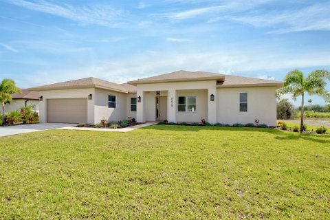 House in Sebring, Florida 3 bedrooms, 207.17 sq.m. № 1650815 - photo 2