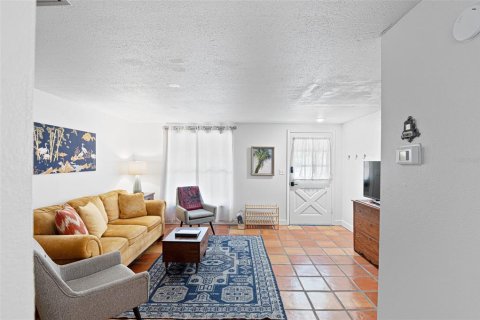House in Tarpon Springs, Florida 3 bedrooms, 88.26 sq.m. № 1613815 - photo 8