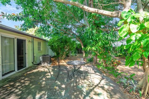 House in Tarpon Springs, Florida 3 bedrooms, 88.26 sq.m. № 1613815 - photo 25