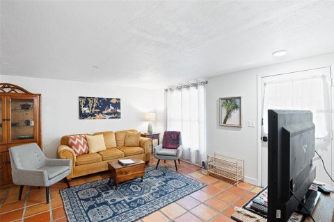 House in Tarpon Springs, Florida 3 bedrooms, 88.26 sq.m. № 1613815 - photo 7