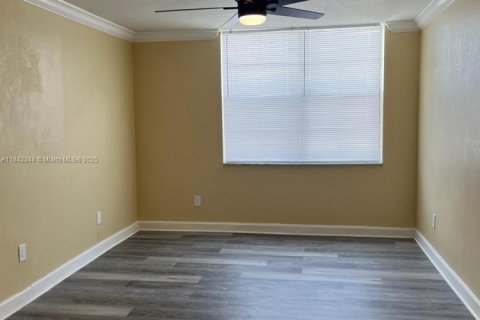 Снять в аренду кондоминиум в Майами, Флорида 1 спальня, 76.74м2, № 1957826 - фото 8