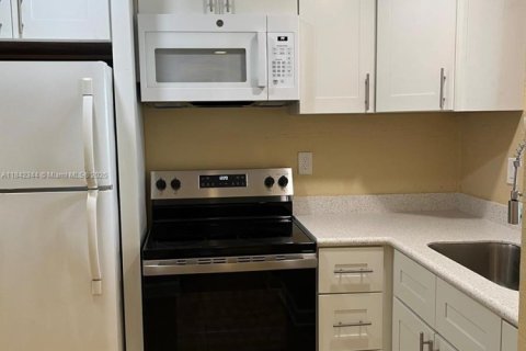 Снять в аренду кондоминиум в Майами, Флорида 1 спальня, 76.74м2, № 1957826 - фото 5