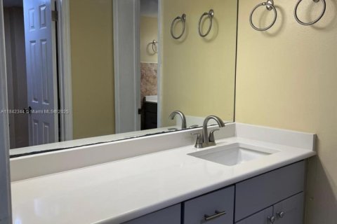 Снять в аренду кондоминиум в Майами, Флорида 1 спальня, 76.74м2, № 1957826 - фото 9