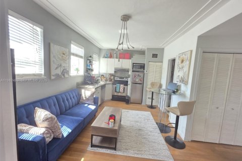 Condominio en alquiler en Miami Beach, Florida, 45.52 m2 № 2049208 - foto 2