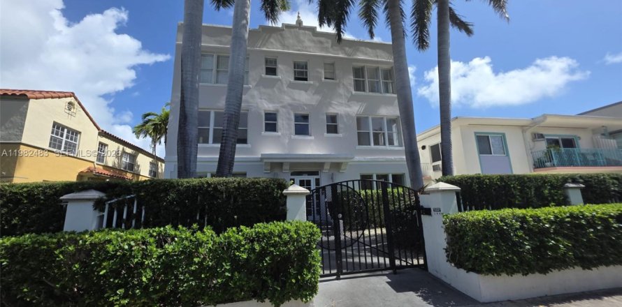 Estudio en el Condominio en Miami Beach, Florida  № 2049208