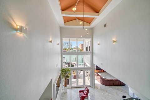 House in Clearwater, Florida 4 bedrooms, 459.31 sq.m. № 2121234 - photo 17