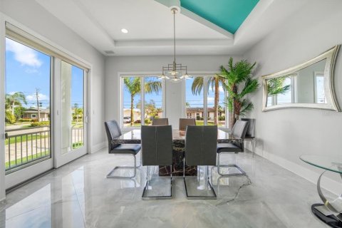 House in Clearwater, Florida 4 bedrooms, 459.31 sq.m. № 2121234 - photo 15