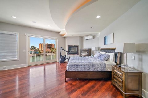 House in Clearwater, Florida 4 bedrooms, 459.31 sq.m. № 2121234 - photo 20