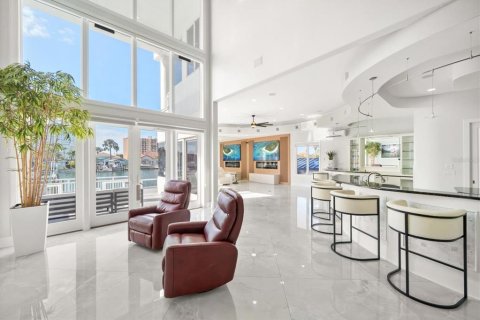 House in Clearwater, Florida 4 bedrooms, 459.31 sq.m. № 2121234 - photo 6