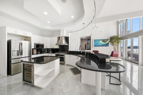 House in Clearwater, Florida 4 bedrooms, 459.31 sq.m. № 2121234 - photo 11