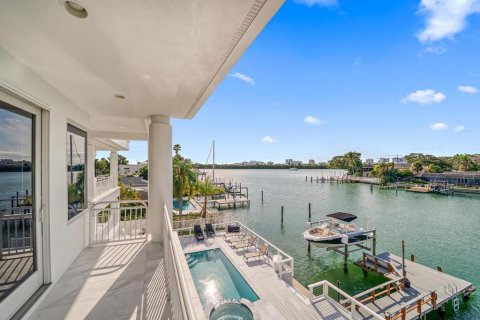 House in Clearwater, Florida 4 bedrooms, 459.31 sq.m. № 2121234 - photo 5