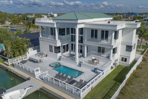 House in Clearwater, Florida 4 bedrooms, 459.31 sq.m. № 2121234 - photo 21