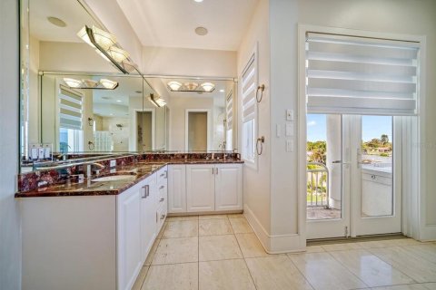 House in Clearwater, Florida 4 bedrooms, 459.31 sq.m. № 2121234 - photo 29