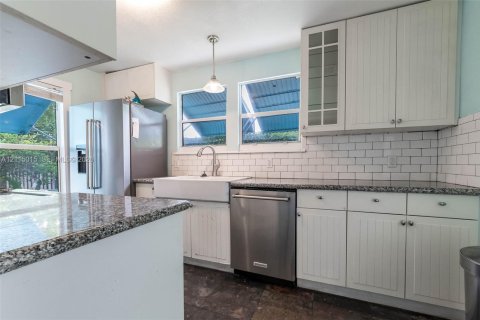 Propiedad comercial en venta en Miami, Florida, 214.79 m2 № 2439826 - foto 13