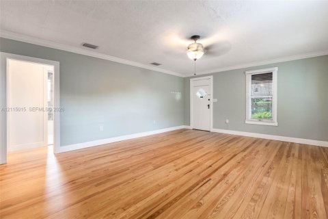 Propiedad comercial en venta en Miami, Florida, 214.79 m2 № 2439826 - foto 3