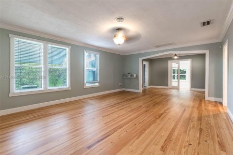 Propiedad comercial en venta en Miami, Florida, 214.79 m2 № 2439826 - foto 2