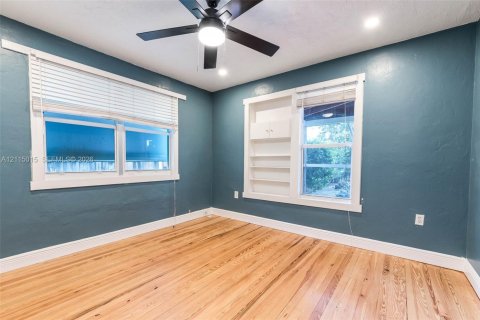 Propiedad comercial en venta en Miami, Florida, 214.79 m2 № 2439826 - foto 4