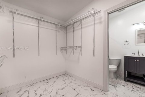 Propiedad comercial en venta en Miami, Florida, 214.79 m2 № 2439826 - foto 9