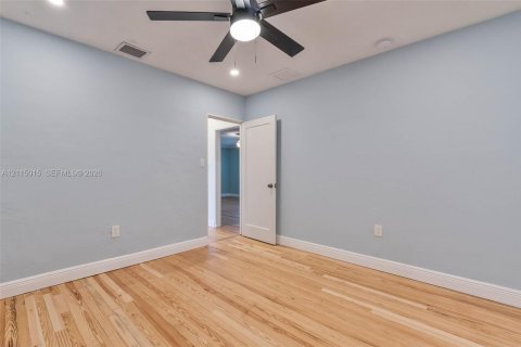 Propiedad comercial en venta en Miami, Florida, 214.79 m2 № 2439826 - foto 8