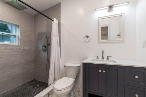 Propiedad comercial en venta en Miami, Florida, 214.79 m2 № 2439826 - foto 10