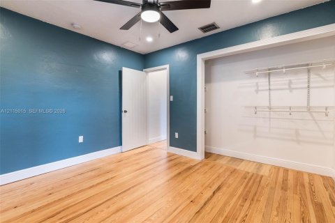 Propiedad comercial en venta en Miami, Florida, 214.79 m2 № 2439826 - foto 5