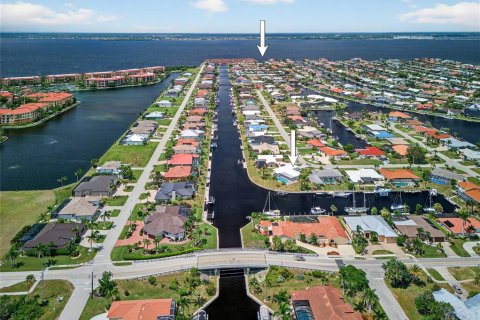 House in Punta Gorda, Florida 2 bedrooms, 171.5 sq.m. № 1879533 - photo 3