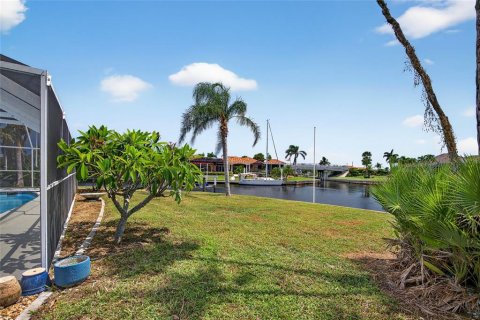 House in Punta Gorda, Florida 2 bedrooms, 171.5 sq.m. № 1879533 - photo 27