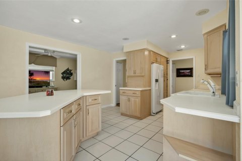 House in Punta Gorda, Florida 2 bedrooms, 171.5 sq.m. № 1879533 - photo 12