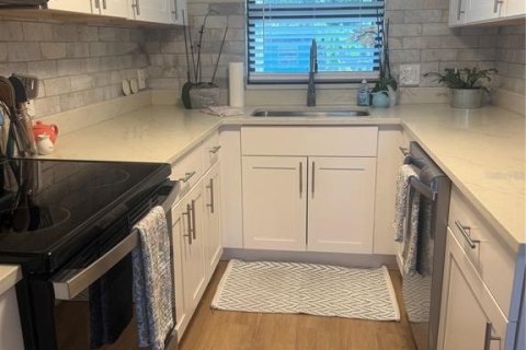 Villa ou maison à louer à Sarasota, Floride: 2 chambres, 93.65 m2 № 2214968 - photo 6