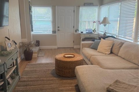 Villa ou maison à louer à Sarasota, Floride: 2 chambres, 93.65 m2 № 2214968 - photo 4