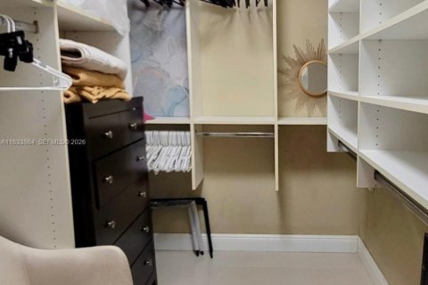 Condo in Hollywood, Florida, 2 bedrooms  № 1937021 - photo 17