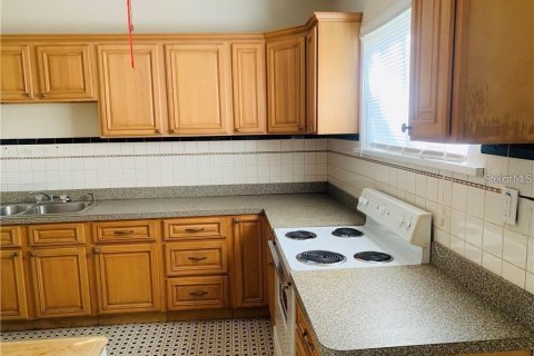 House in Saint Petersburg, Florida 4 bedrooms, 168.15 sq.m. № 1609977 - photo 12