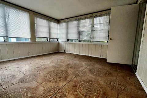 House in Saint Petersburg, Florida 4 bedrooms, 168.15 sq.m. № 1609977 - photo 15