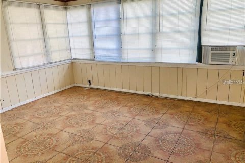 House in Saint Petersburg, Florida 4 bedrooms, 168.15 sq.m. № 1609977 - photo 16