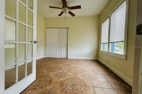 House in Saint Petersburg, Florida 4 bedrooms, 168.15 sq.m. № 1609977 - photo 13