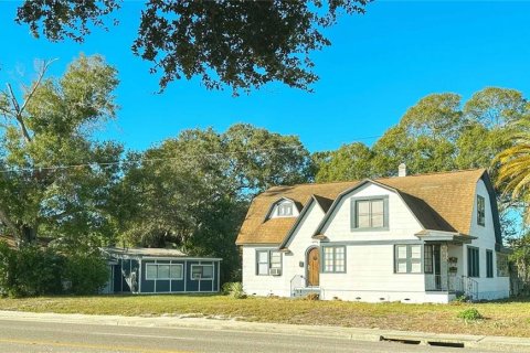 House in Saint Petersburg, Florida 4 bedrooms, 168.15 sq.m. № 1609977 - photo 3