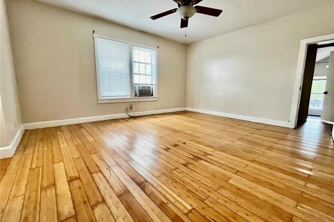 House in Saint Petersburg, Florida 4 bedrooms, 168.15 sq.m. № 1609977 - photo 24