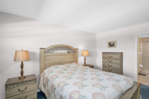 Condo in Gulfport, Florida, 2 bedrooms  № 1652584 - photo 18