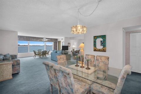 Condo in Gulfport, Florida, 2 bedrooms  № 1652584 - photo 2