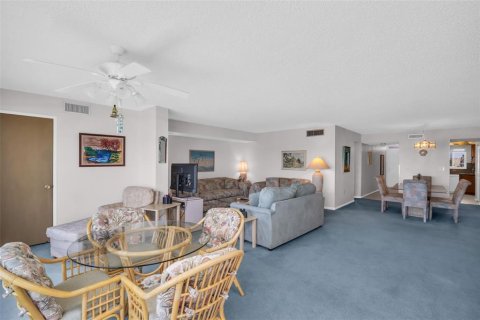 Condo in Gulfport, Florida, 2 bedrooms  № 1652584 - photo 10