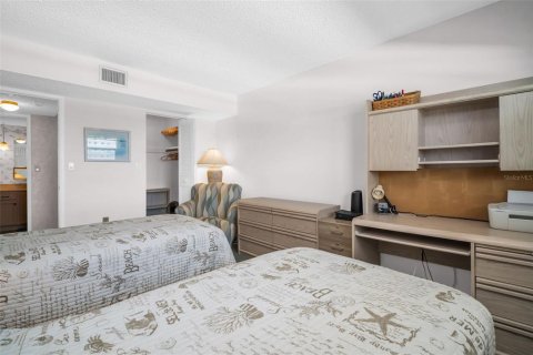 Condo in Gulfport, Florida, 2 bedrooms  № 1652584 - photo 23